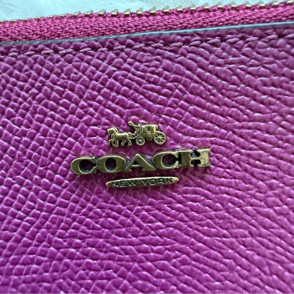 NEW!!! Coach small pink wallet/ keychain Retail 110$ - Picture 2 of 5